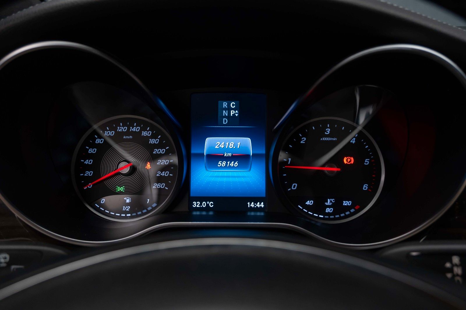 Mercedes-Benz V 300 2024 г. Чёрный, пробег 58000 км