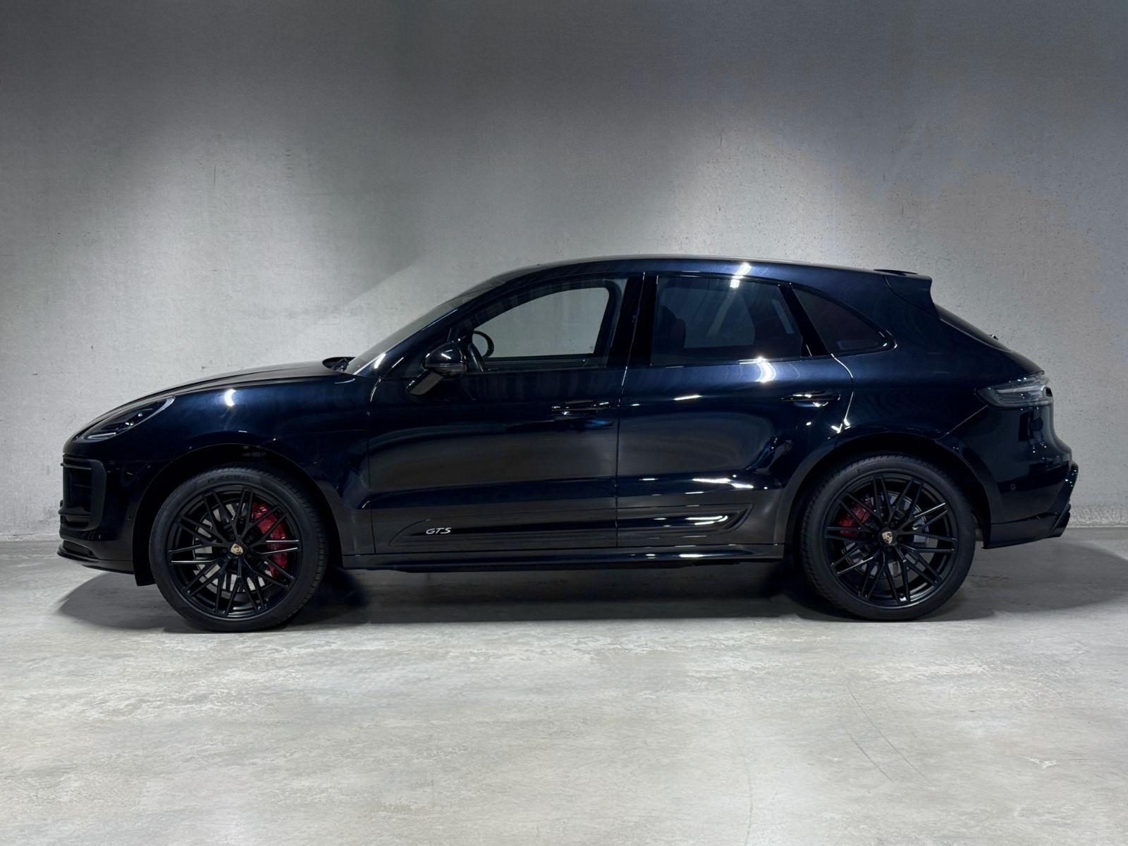 Porsche Macan 2023 г. Чёрный, пробег 41900 км