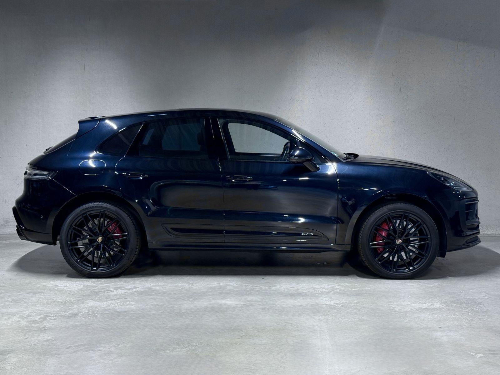 Porsche Macan 2023 г. Чёрный, пробег 41900 км