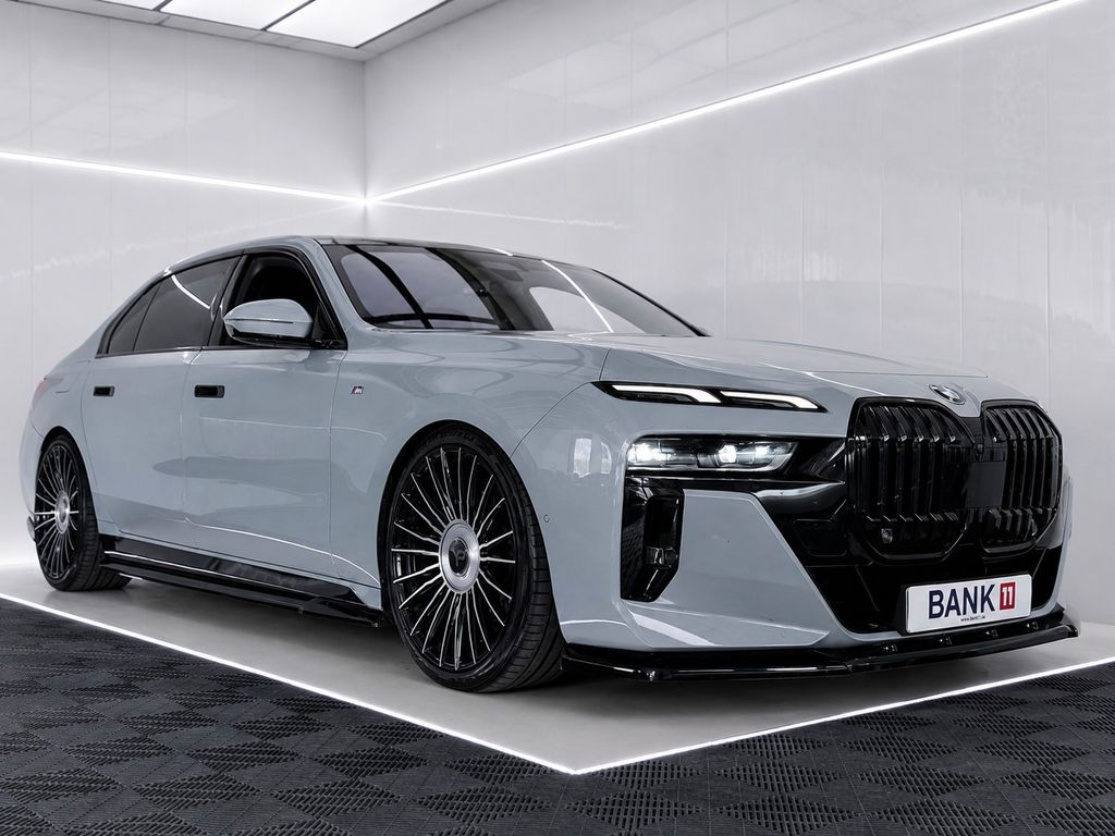 BMW 740 2024 г. Серый, пробег 43433 км