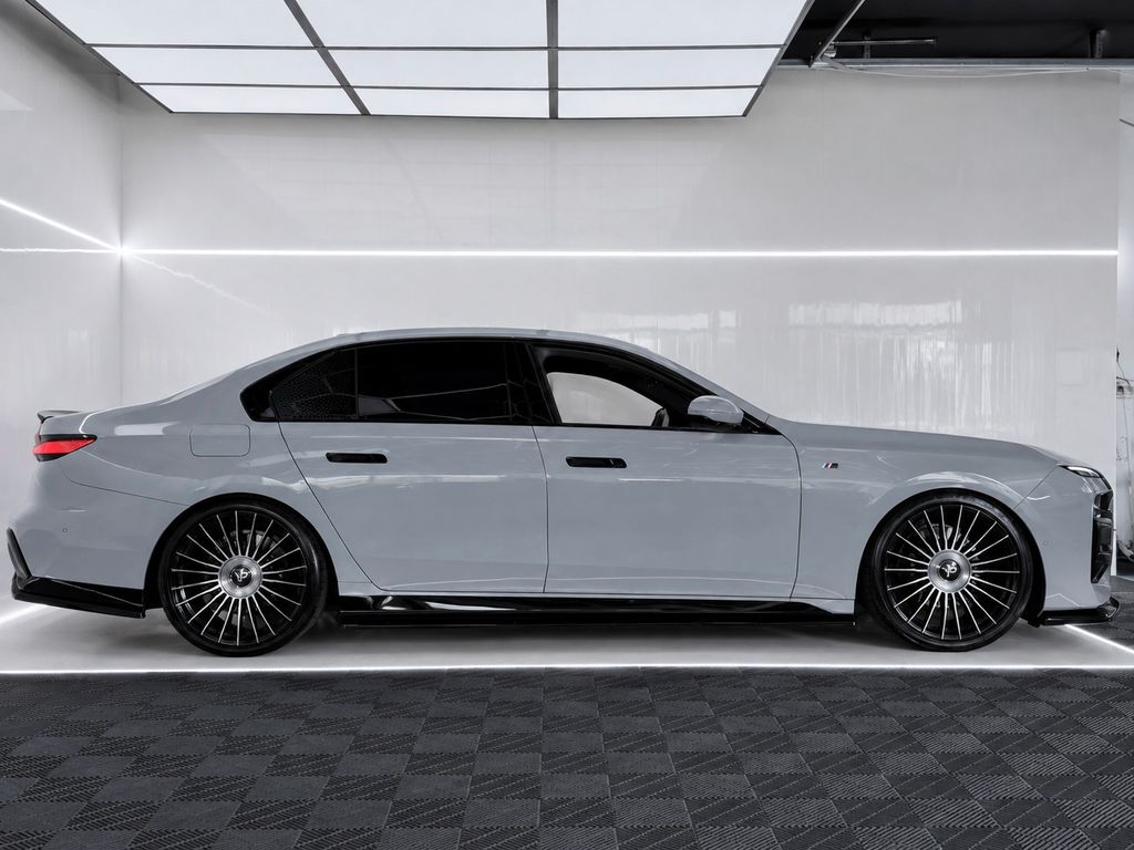 BMW 740 2024 г. Серый, пробег 43433 км
