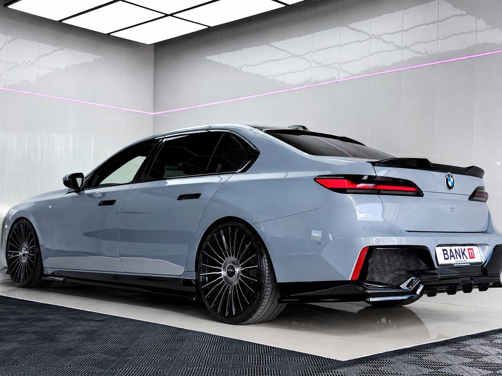 BMW 740 2024 г. Серый, пробег 43433 км