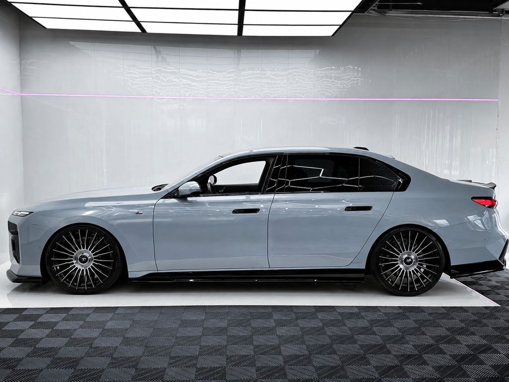 BMW 740 2024 г. Серый, пробег 43433 км