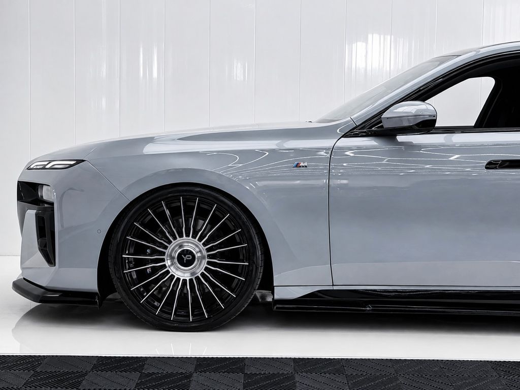 BMW 740 2024 г. Серый, пробег 43433 км