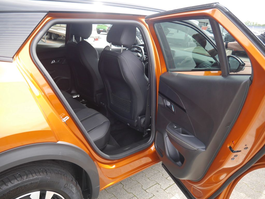 Peugeot 2008 2021 г. Оранжевый, пробег 44738 км