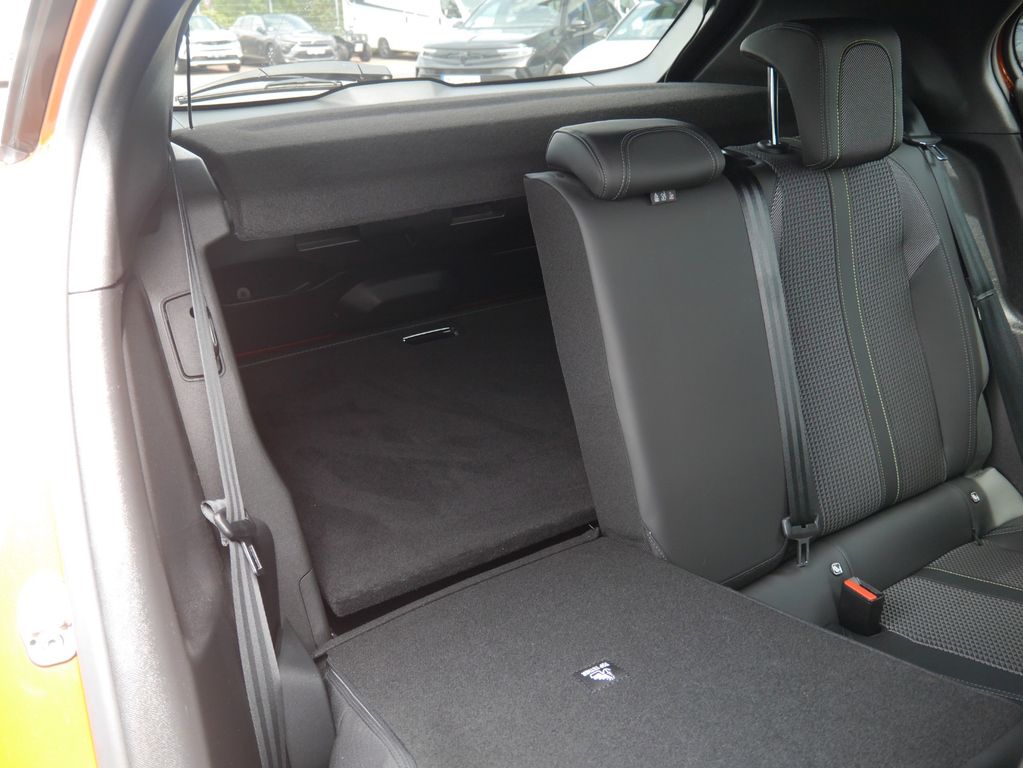 Peugeot 2008 2021 г. Оранжевый, пробег 44738 км