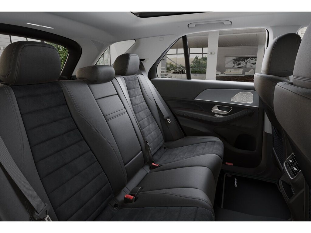 Mercedes-Benz GLE 300 2025 г. Чёрный, пробег 14979 км