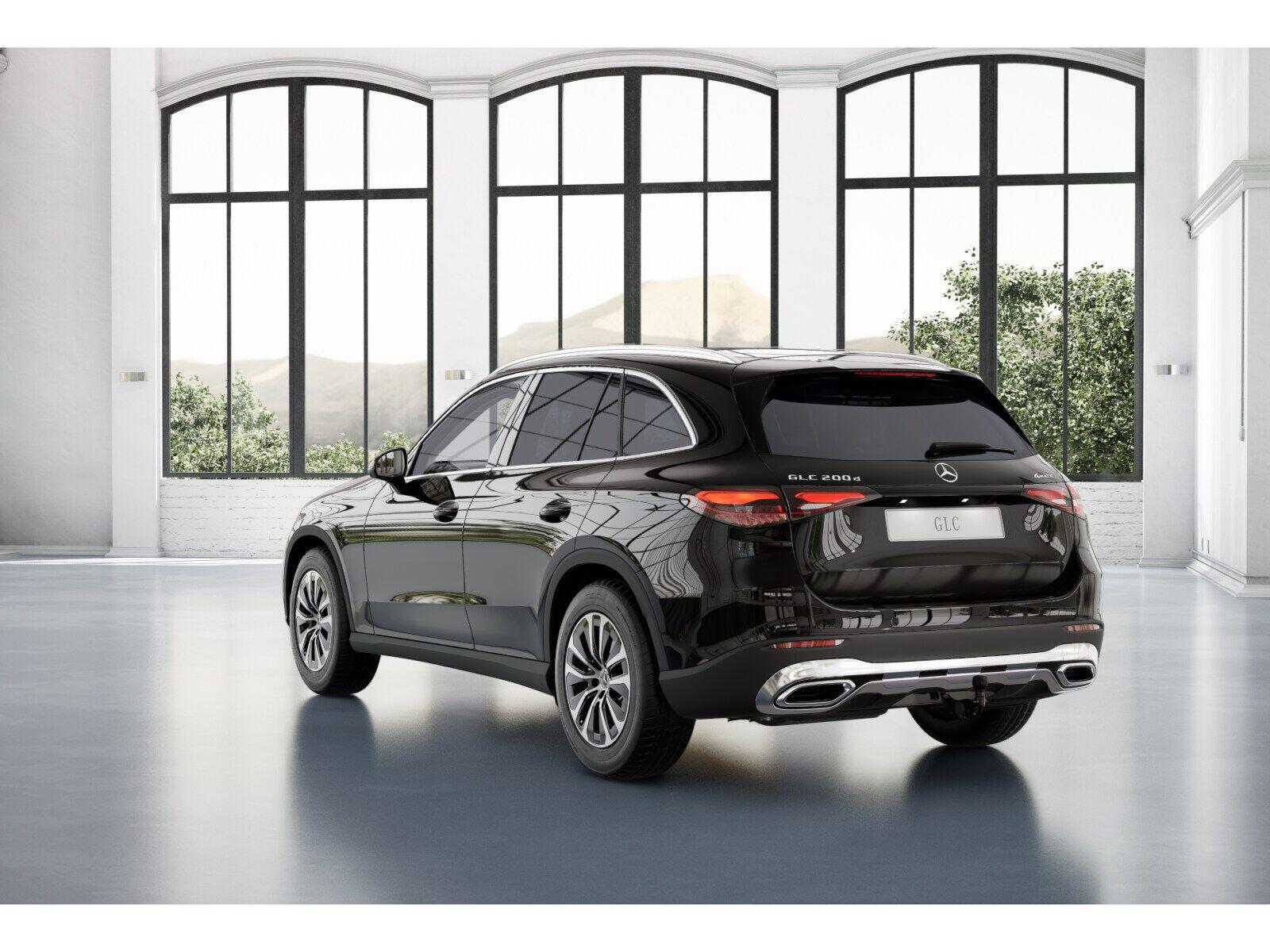 Mercedes-Benz GLC 200 2026 г. Чёрный, пробег 15957 км