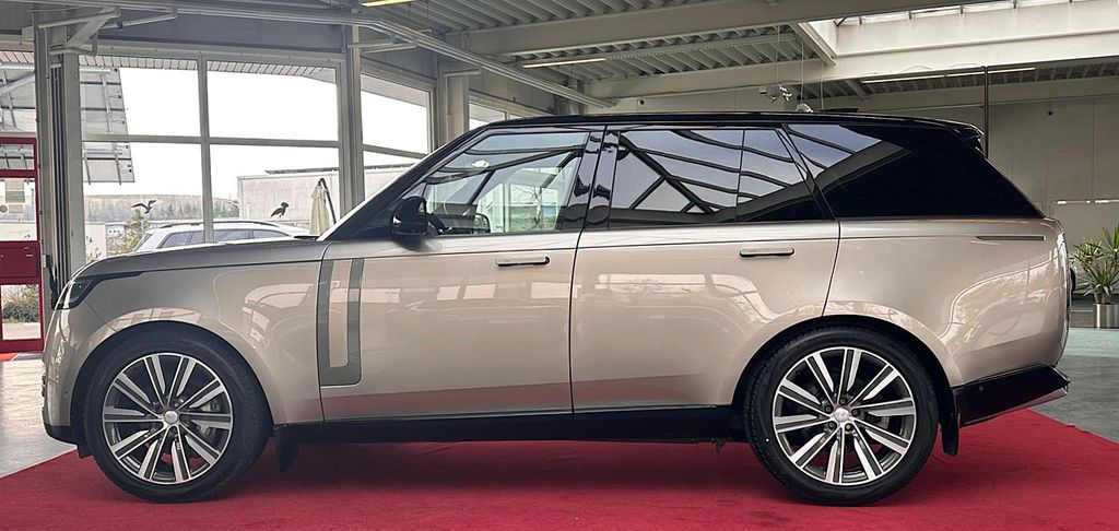 Land Rover Range Rover 2023 г. Золотистый, пробег 49996 км