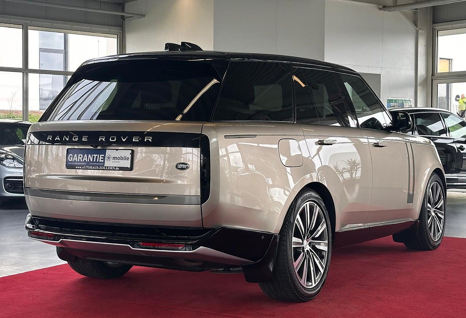 Land Rover Range Rover 2023 г. Золотистый, пробег 49996 км