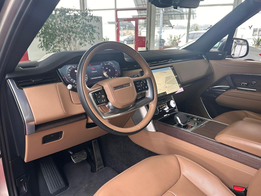 Land Rover Range Rover 2023 г. Золотистый, пробег 49996 км