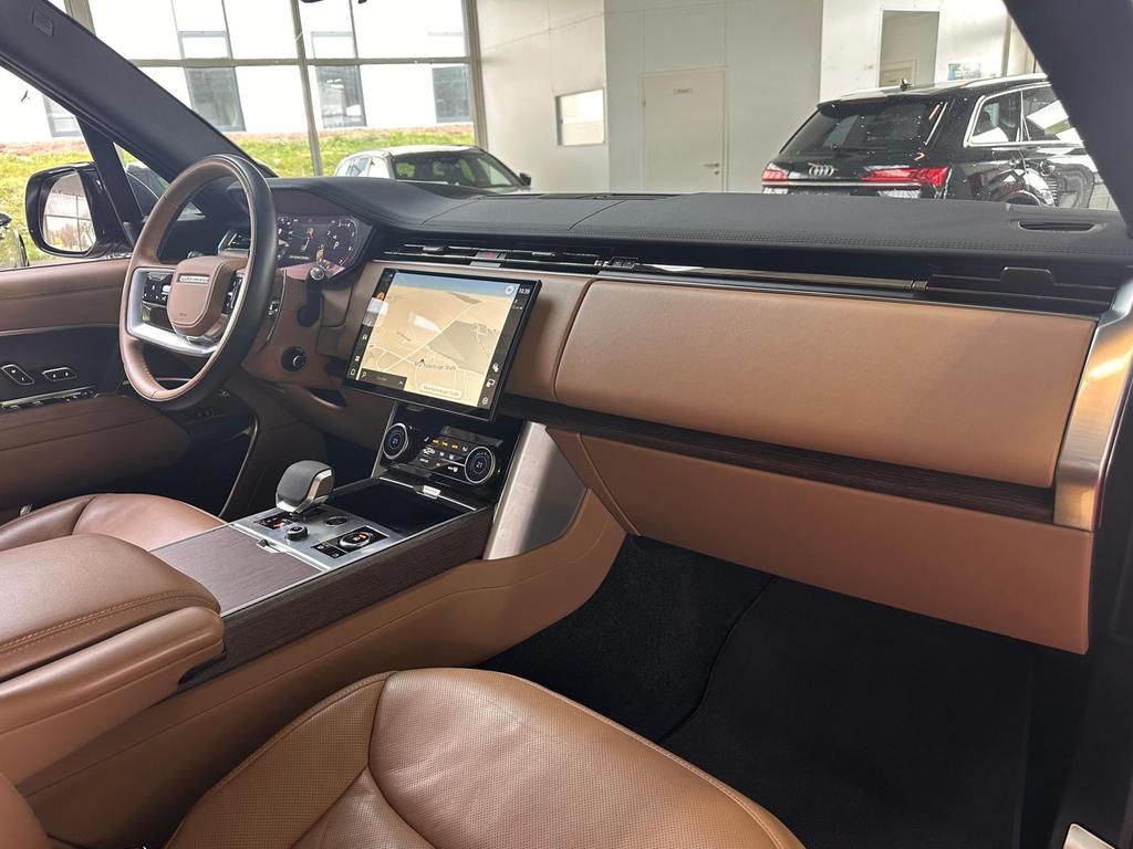 Land Rover Range Rover 2023 г. Золотистый, пробег 49996 км