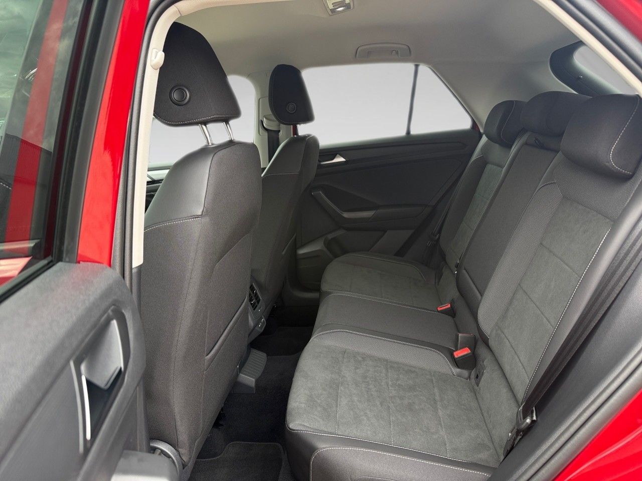 Volkswagen T-Roc 2024 г. Чёрный, пробег 36609 км
