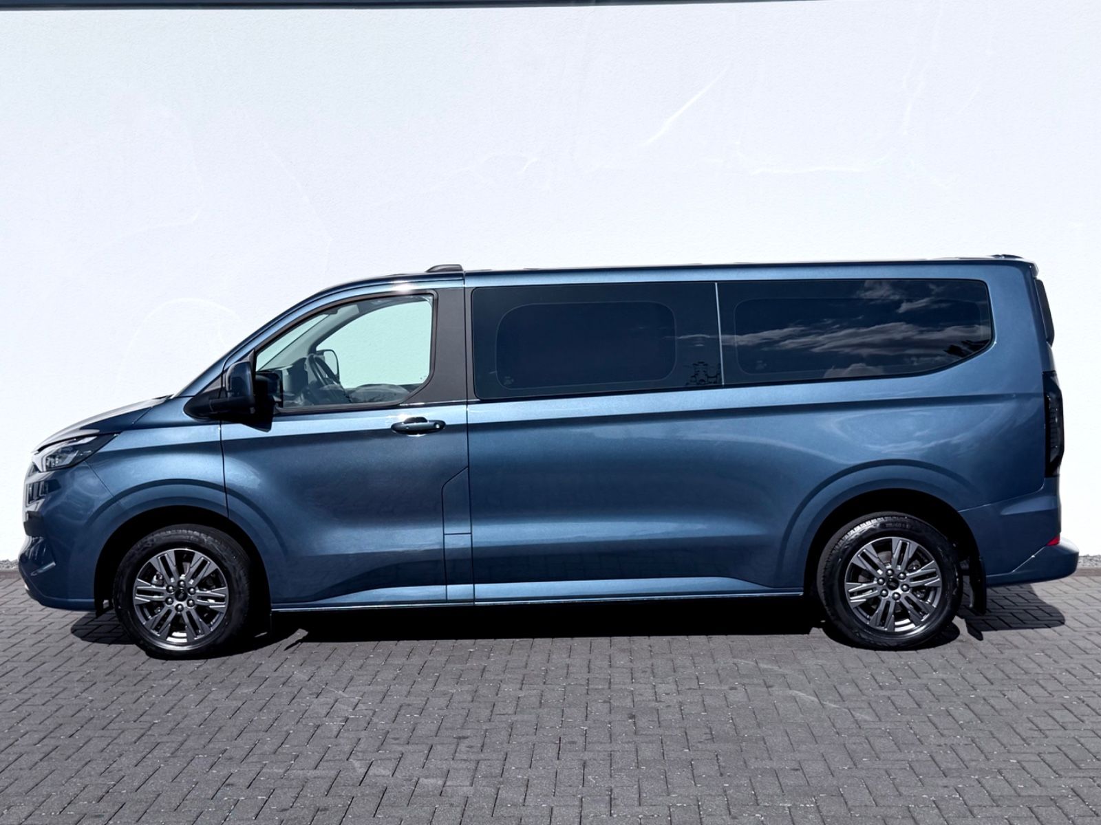 Ford Tourneo Custom 2024 г. Серебристый, пробег 60000 км