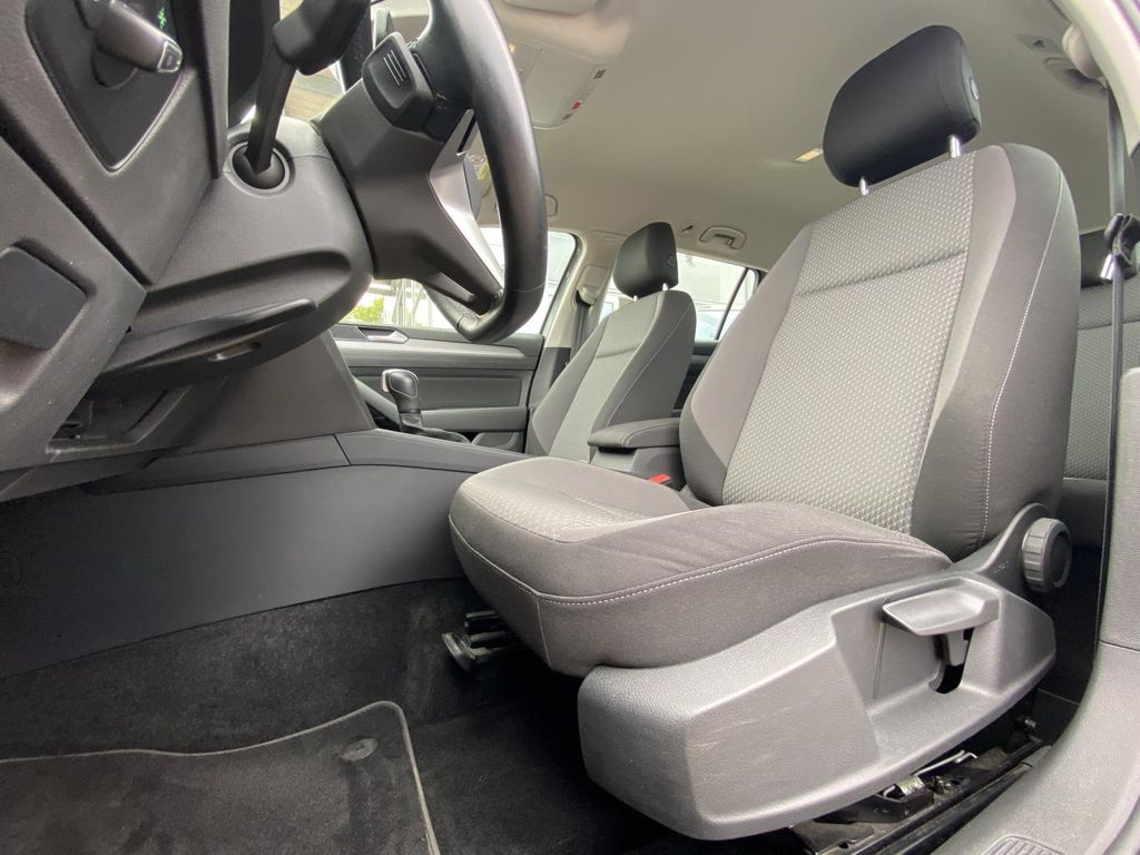 Volkswagen PASSAT VARIANT 2023 г. Серый, пробег 28696 км