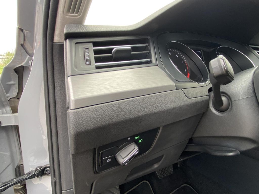 Volkswagen PASSAT VARIANT 2023 г. Серый, пробег 28696 км