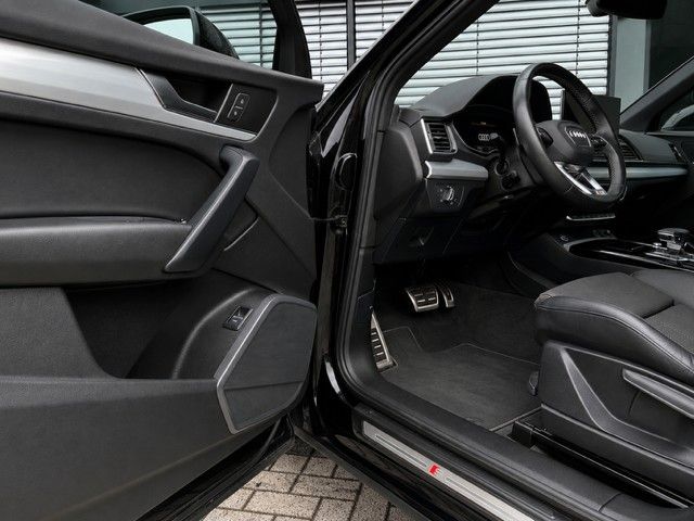 Audi Q5 2023 г. Чёрный, пробег 57453 км