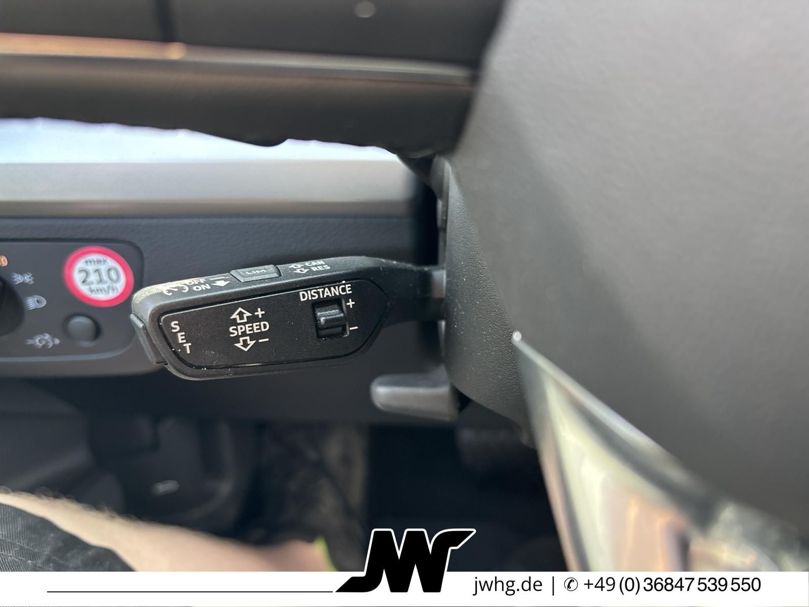 Audi Q5 2023 г. Белый, пробег 34621 км