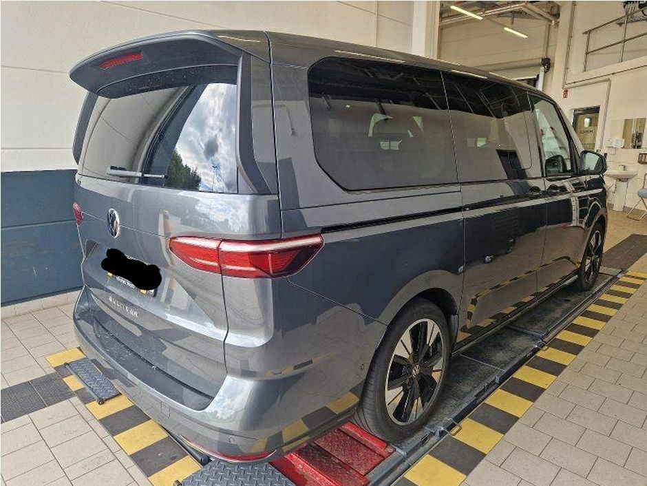 Volkswagen T7 MULTIVAN 2025 г. Серый, пробег 42179 км