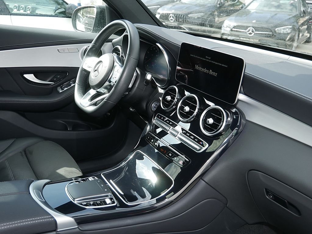 Mercedes-Benz GLC 300 2023 г. Чёрный, пробег 26985 км