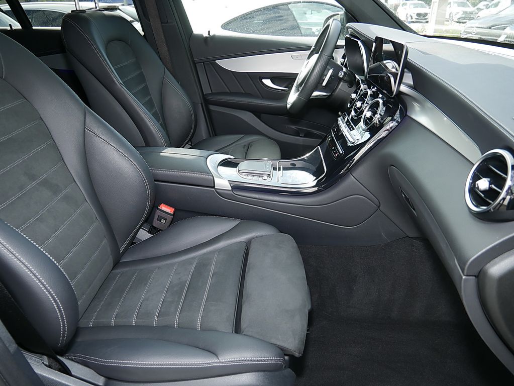 Mercedes-Benz GLC 300 2023 г. Чёрный, пробег 26985 км