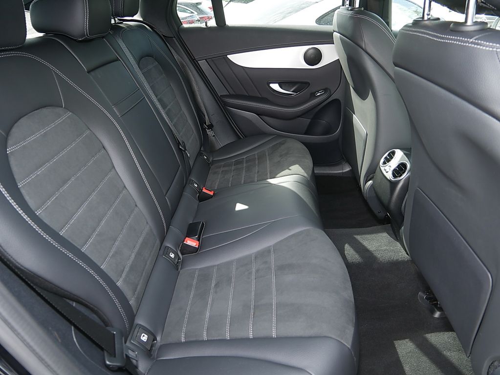 Mercedes-Benz GLC 300 2023 г. Чёрный, пробег 26985 км