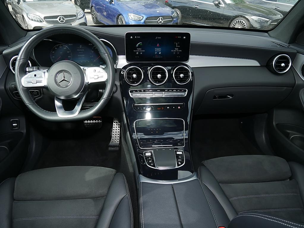 Mercedes-Benz GLC 300 2023 г. Чёрный, пробег 26985 км