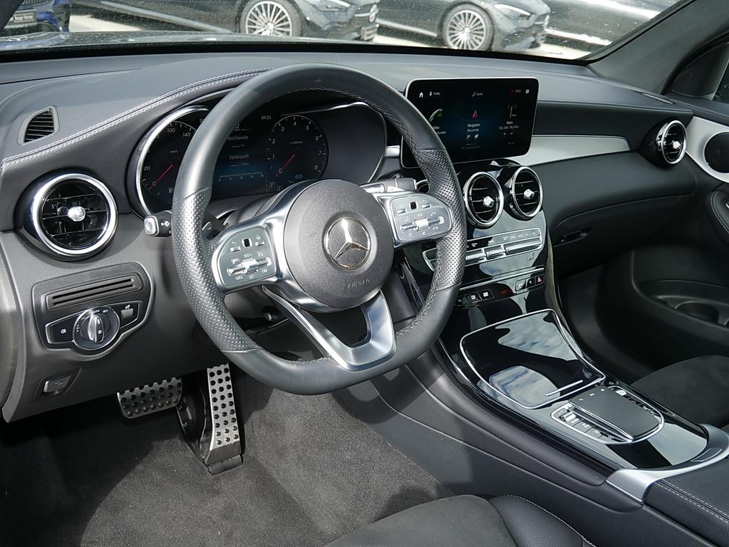Mercedes-Benz GLC 300 2023 г. Чёрный, пробег 26985 км