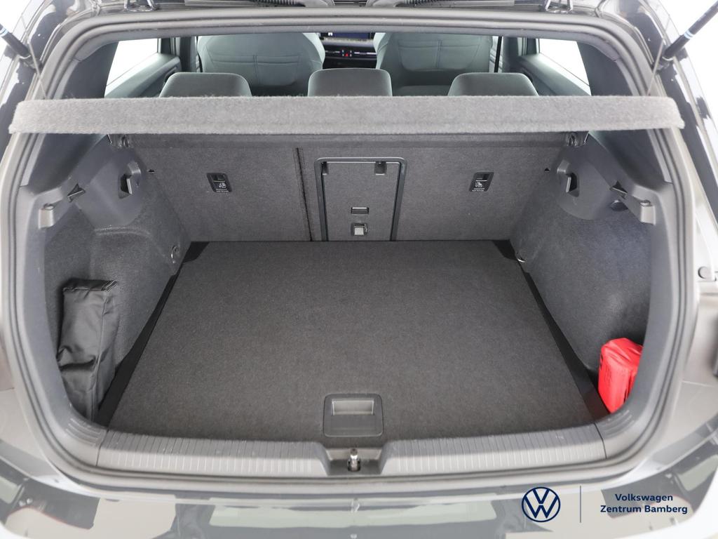 Volkswagen Golf 2023 г. Серый, пробег 49900 км