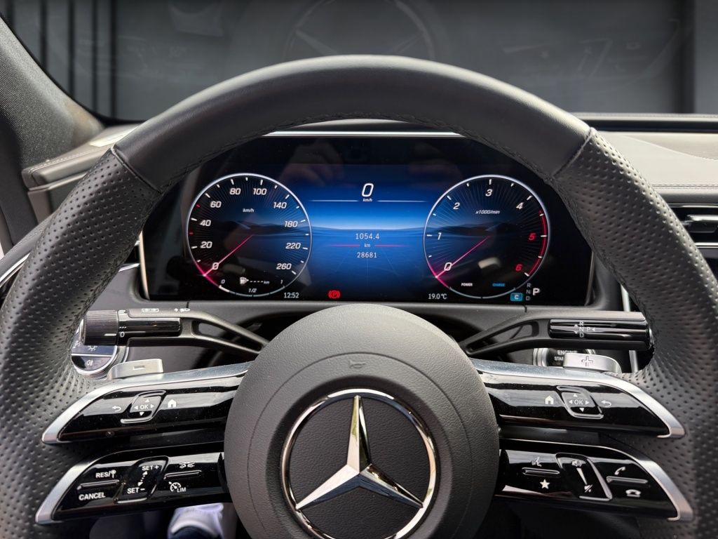 Mercedes-Benz E 220 2025 г. Белый, пробег 28764 км