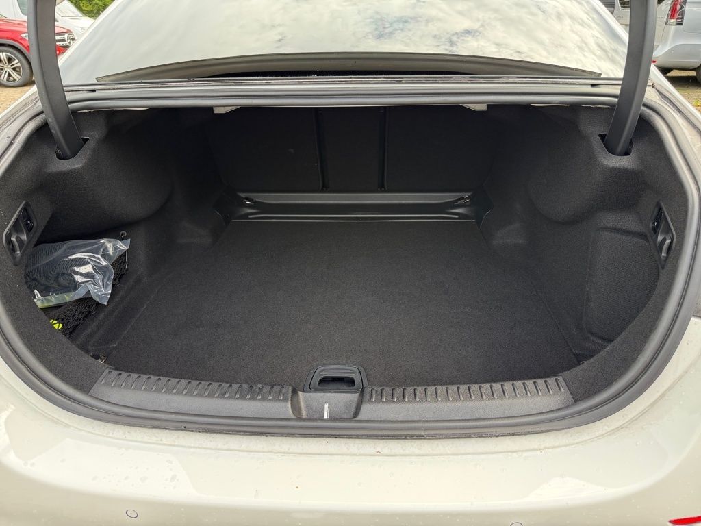 Mercedes-Benz E 220 2025 г. Белый, пробег 28764 км