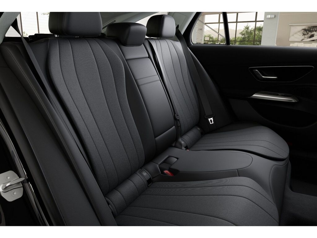 Mercedes-Benz E 200 2025 г. Чёрный, пробег 23069 км