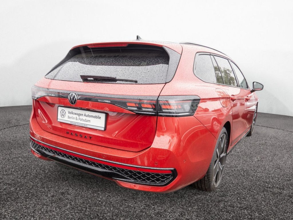 Volkswagen PASSAT VARIANT 2025 г. Красный, пробег 12433 км