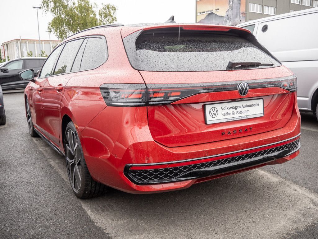 Volkswagen PASSAT VARIANT 2025 г. Красный, пробег 12433 км