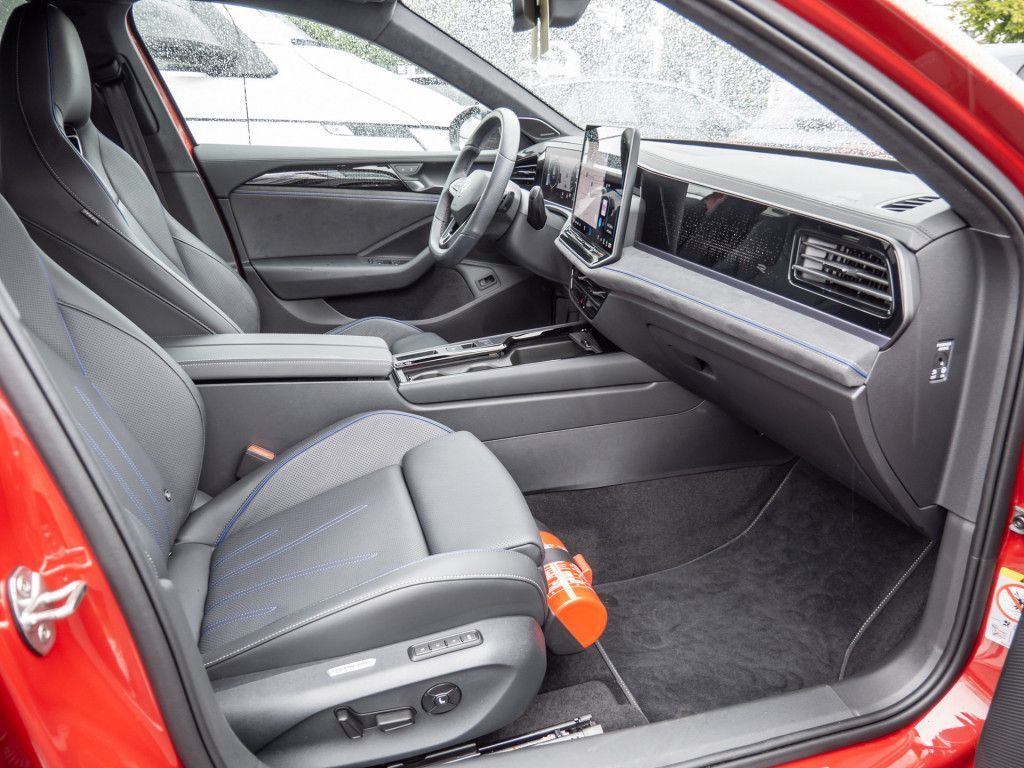 Volkswagen PASSAT VARIANT 2025 г. Красный, пробег 12433 км