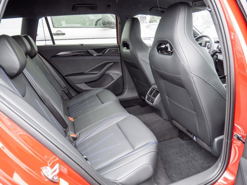 Volkswagen PASSAT VARIANT 2025 г. Красный, пробег 12433 км