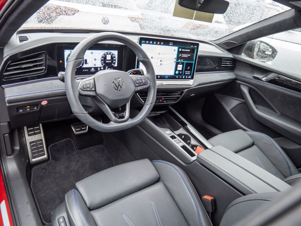 Volkswagen PASSAT VARIANT 2025 г. Красный, пробег 12433 км