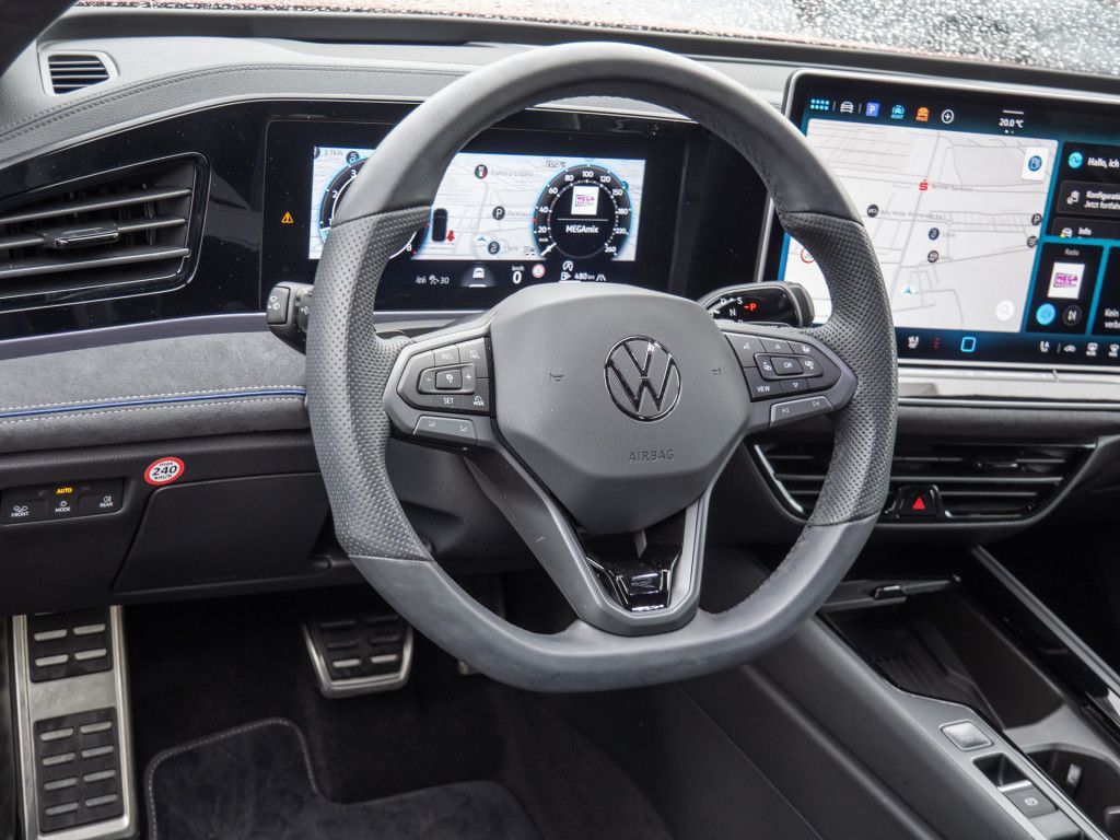 Volkswagen PASSAT VARIANT 2025 г. Красный, пробег 12433 км