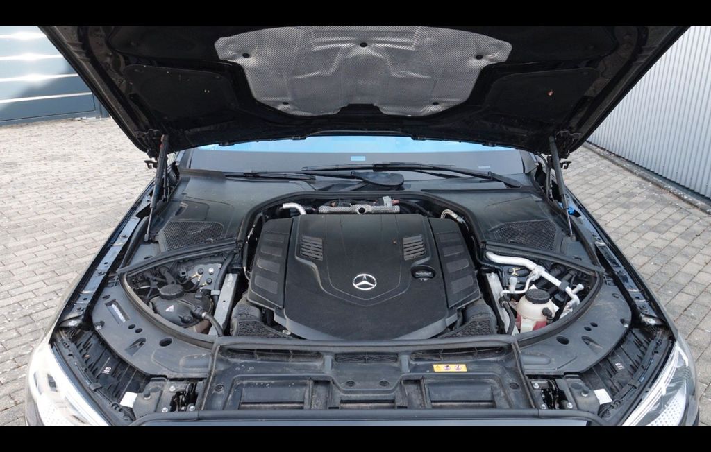 Mercedes-Benz S 580 2023 г. Чёрный, пробег 52000 км