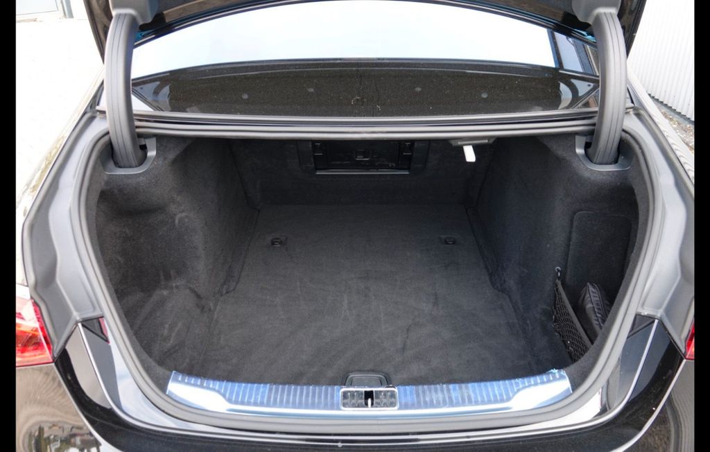 Mercedes-Benz S 580 2023 г. Чёрный, пробег 52000 км