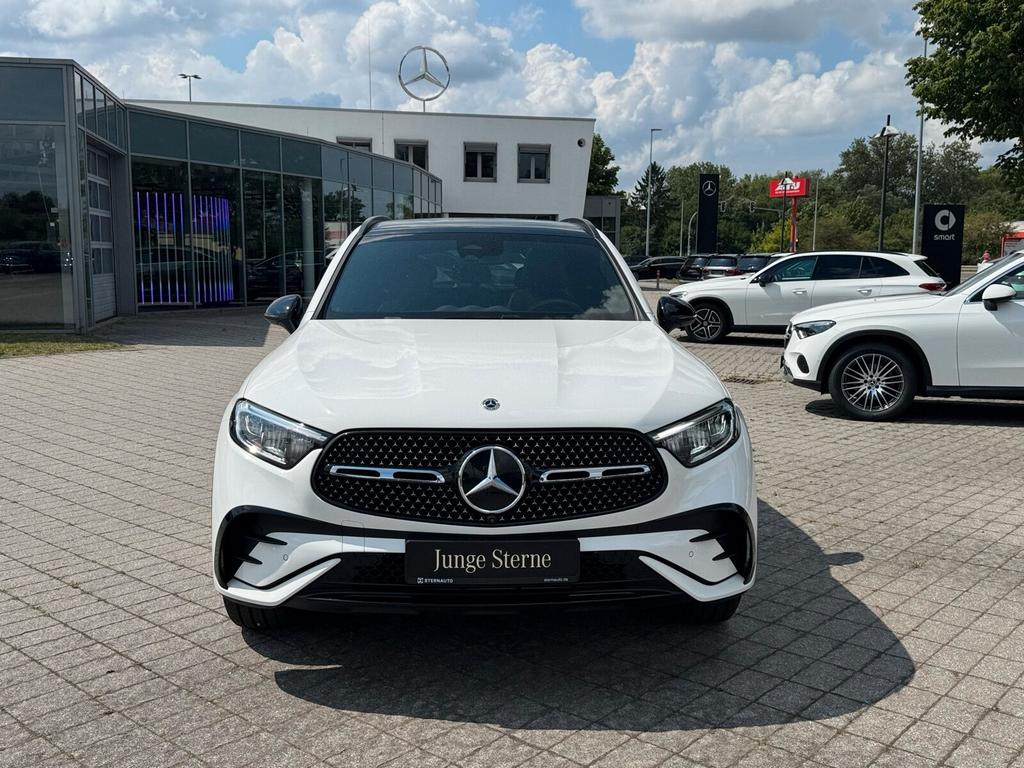 Mercedes-Benz GLC 200 2025 г. Белый, пробег 12782 км