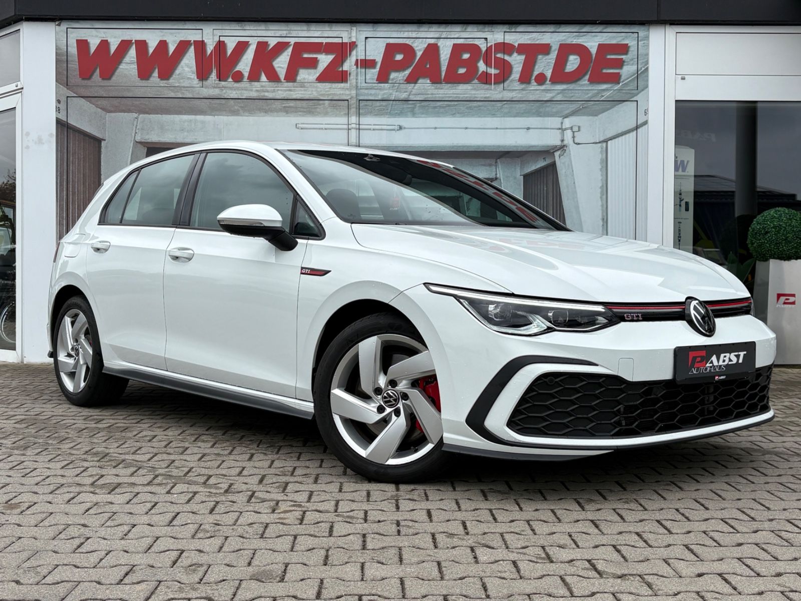 Volkswagen Golf 2021 г. Белый, пробег 51712 км