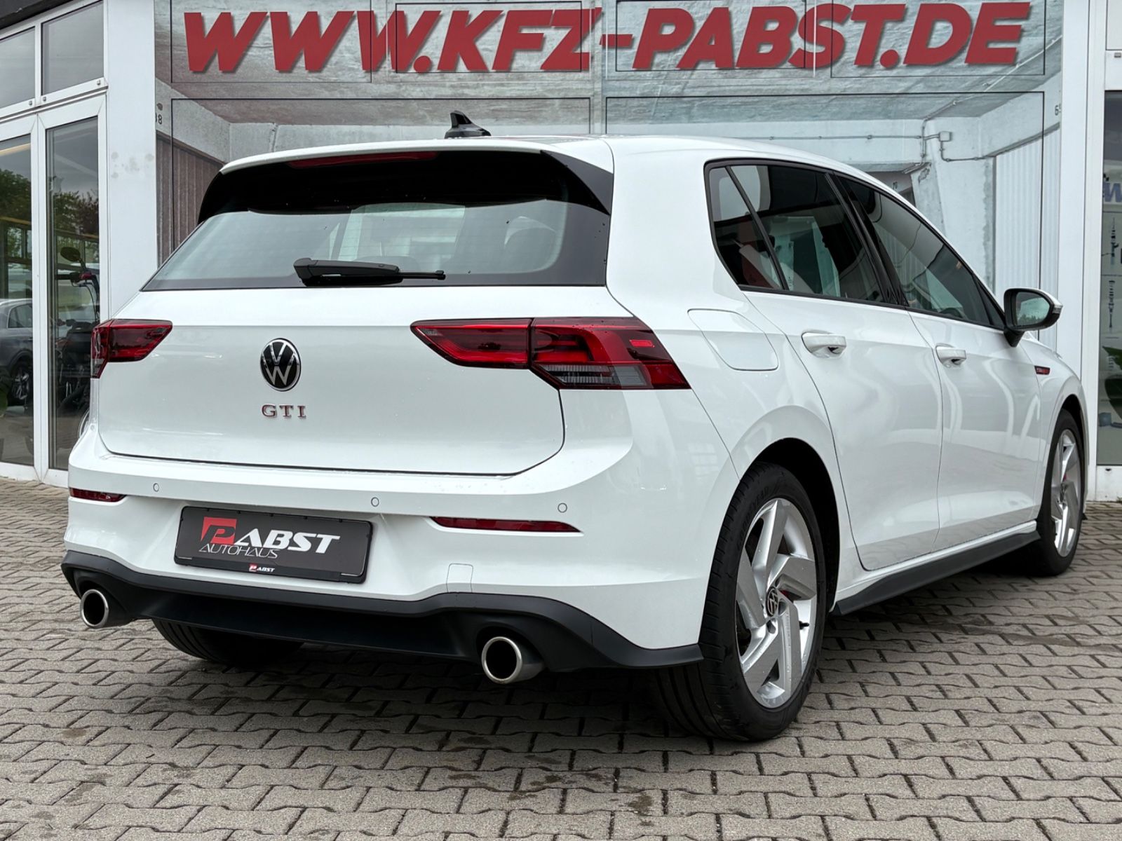 Volkswagen Golf 2021 г. Белый, пробег 51712 км