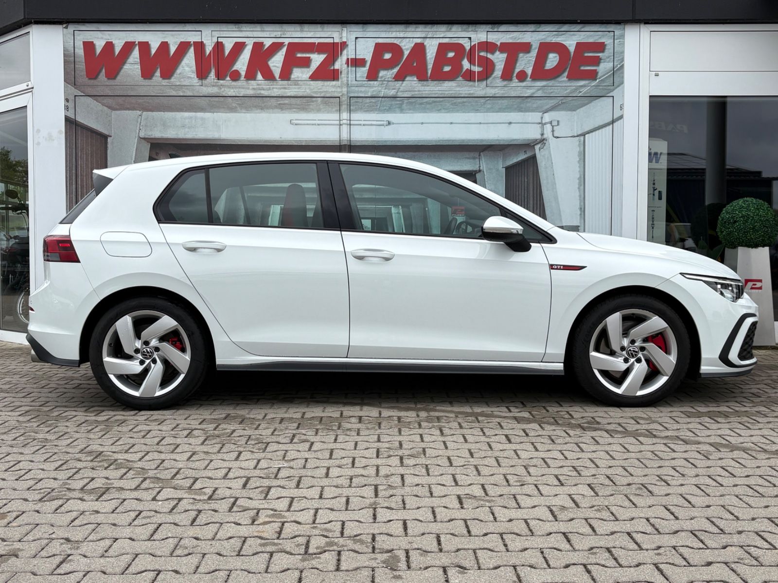 Volkswagen Golf 2021 г. Белый, пробег 51712 км