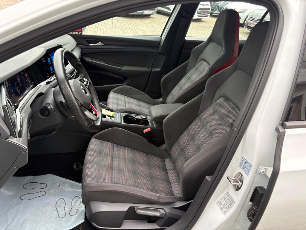 Volkswagen Golf 2021 г. Белый, пробег 51712 км