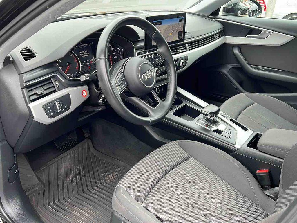 Audi A4 2022 г. Чёрный, пробег 45550 км
