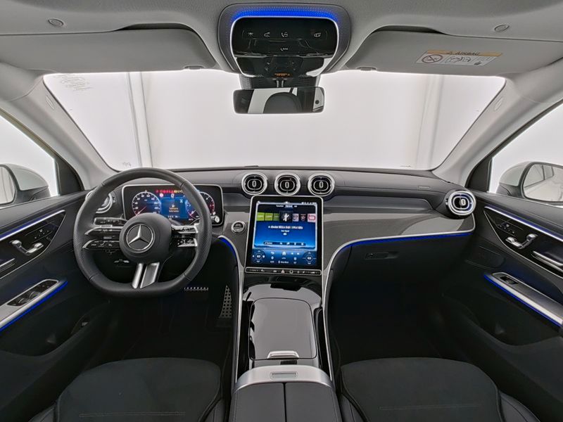 Mercedes-Benz GLC 220 2025 г. Белый, пробег 7606 км