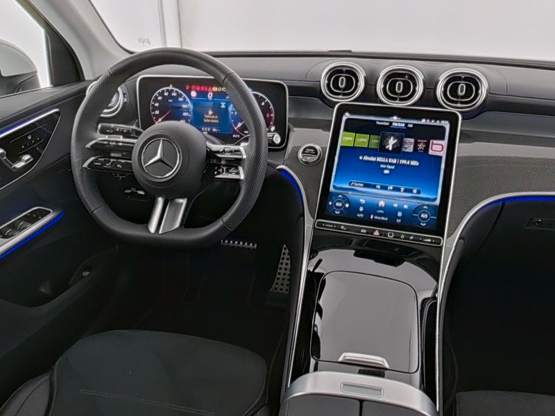 Mercedes-Benz GLC 220 2025 г. Белый, пробег 7606 км