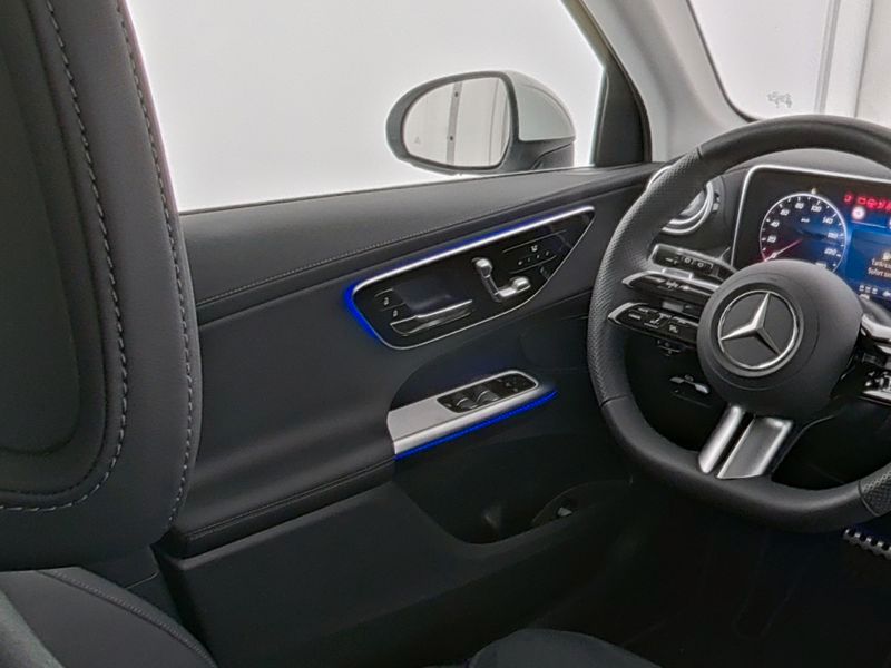Mercedes-Benz GLC 220 2025 г. Белый, пробег 7606 км