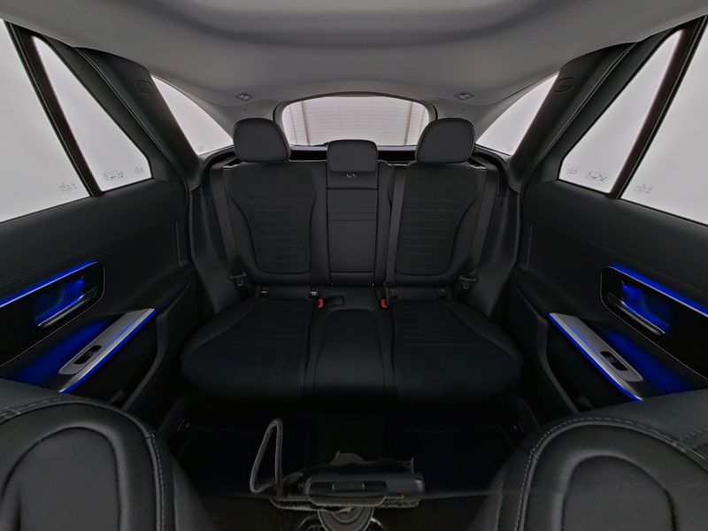 Mercedes-Benz GLC 220 2025 г. Белый, пробег 7606 км
